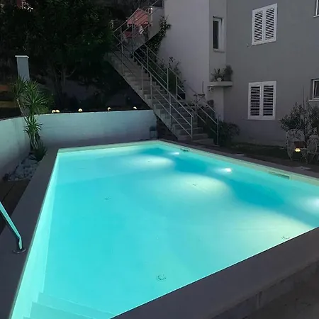 My Rose With A Private Pool * 믈리니