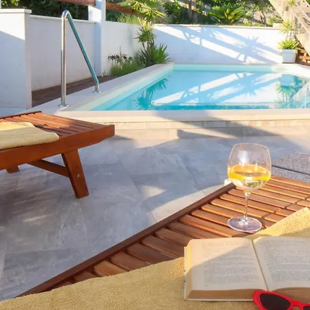 My Rose With A Private Pool 아파트 *