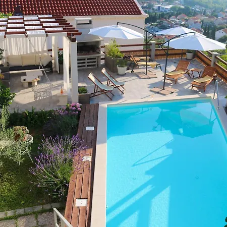 My Rose With A Private Pool Apartmán